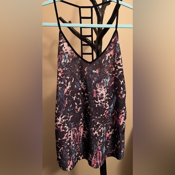 Lululemon Breezy Singlet - Picture 3 of 8